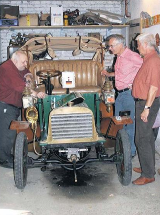 Hans-Joachim Schramm, Stefan Schwaab und Michael Wessel neben dem Tonneau 